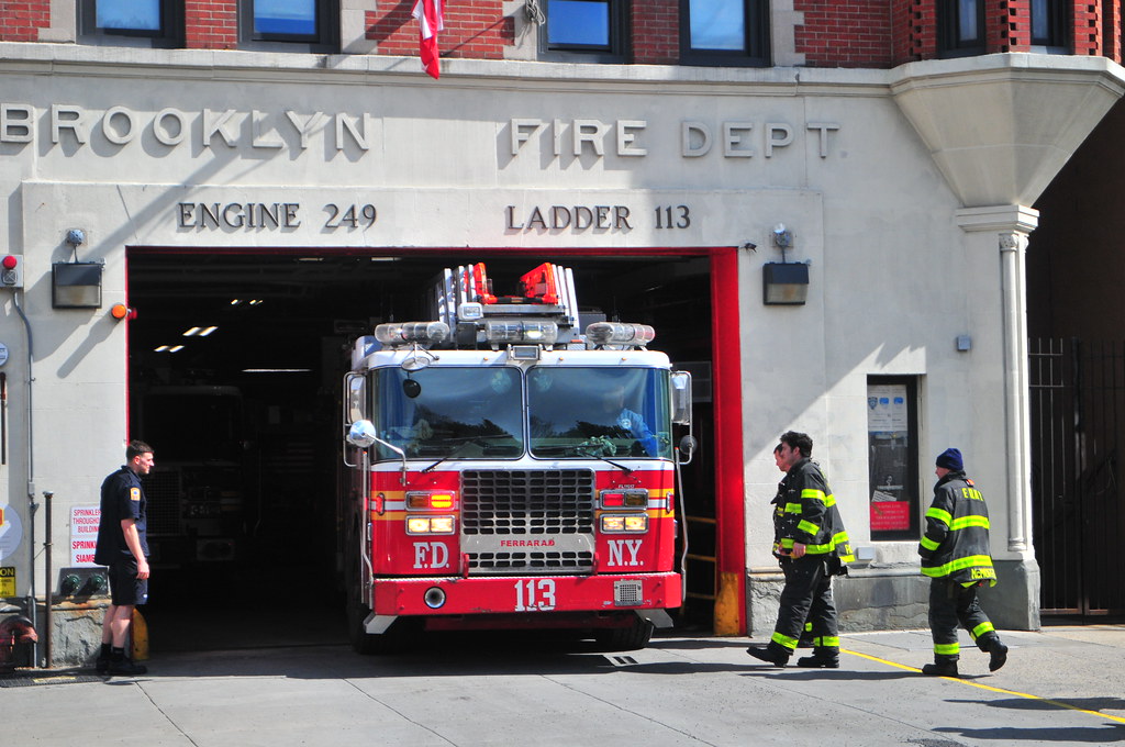 FDNY Ladder 113 | 2011 Ferrara FL11017 | Triborough | Flickr
