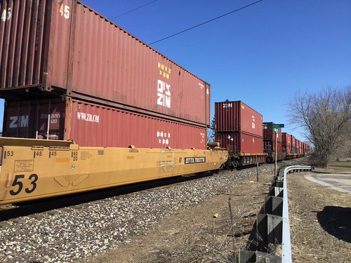 3/19/18 1300 42 degrees in Bellevue on CN main. MOW equip… Flickr