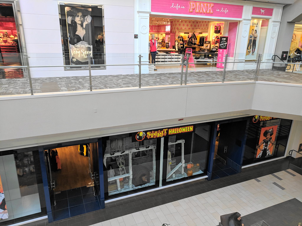 Spirit Halloween (Crystal Mall, Waterford, Connecticut) Flickr