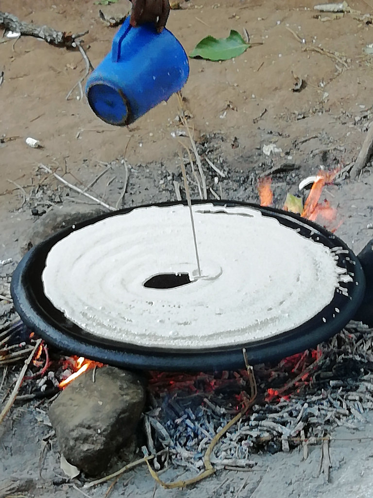 Préparation de l'injera Sa fabrication nécessite d'utilise… Flickr