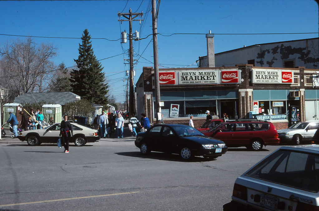 Bryn Mawr Market during Neighborhood Garage Sale, Minneapo… Flickr