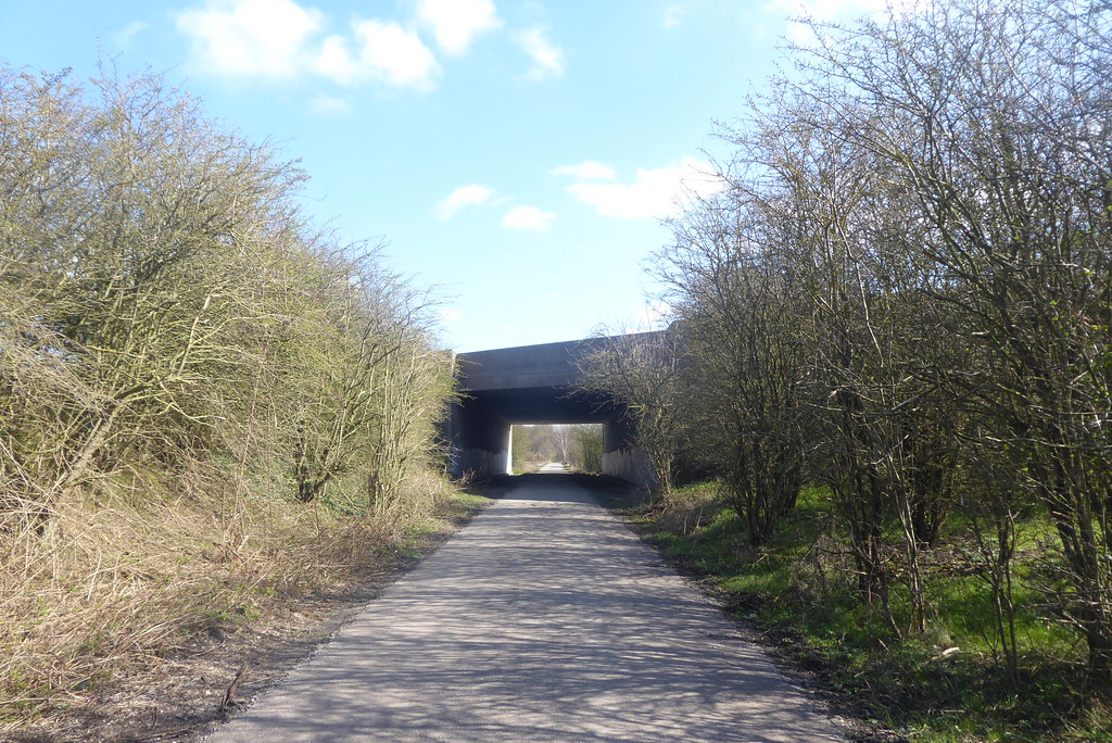 Old railway bridge under M1, Woodthorpe. (Former Staveley … Flickr