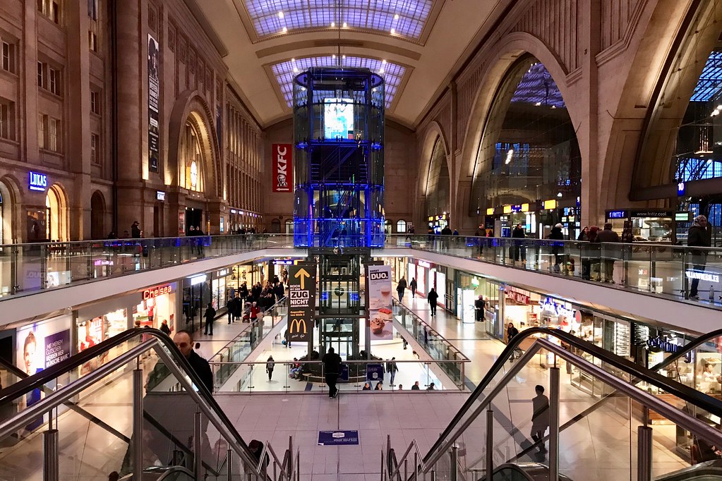 Leipzig Hauptbahnhof Subterranean shopping centre beneath … Flickr