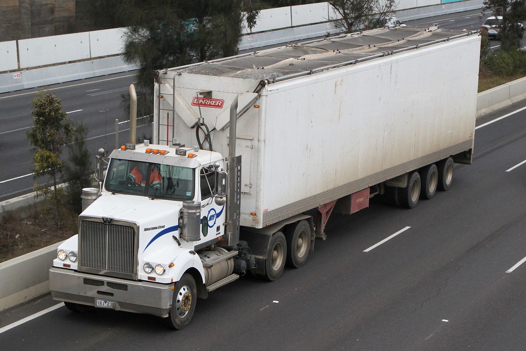 Knox Transfer Station bulk rubbish truck on the West Gate … Flickr