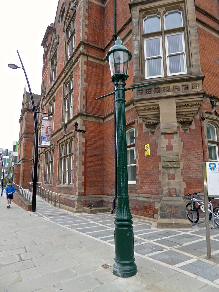 Sheffield SEWER GAS LAMP OPPOSITE JUNCTION WITH VICTORIA S… Flickr