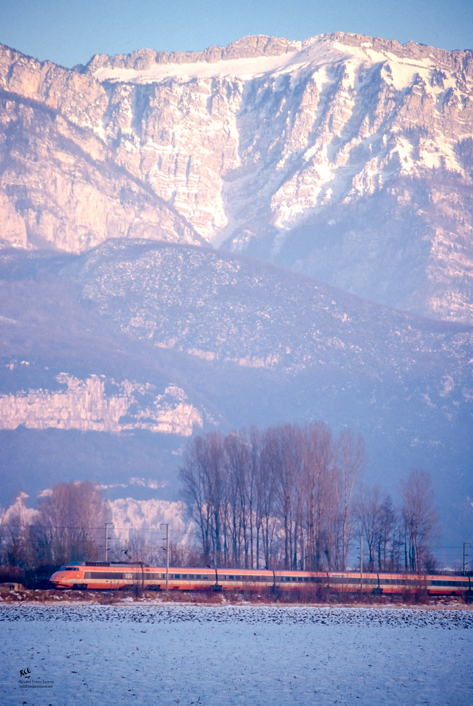 Coucher de soleil sur le R741 Paris GL Grenoble à Moiran