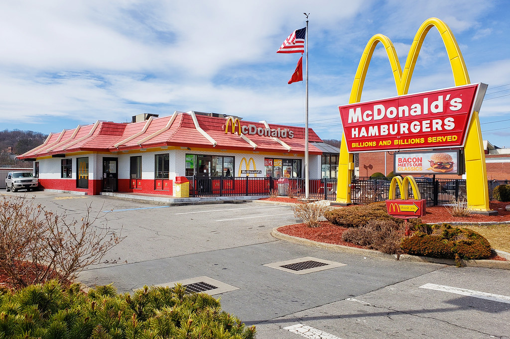 McDonald's Hamburgers at Thomaston Ave; Waterbury, CT Flickr