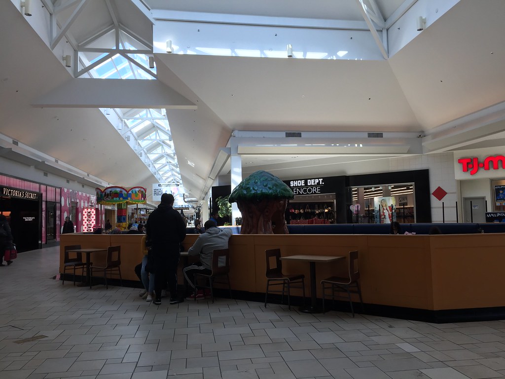 Chesterfield Towne Center interior Chesterfield Towne Cent… Flickr