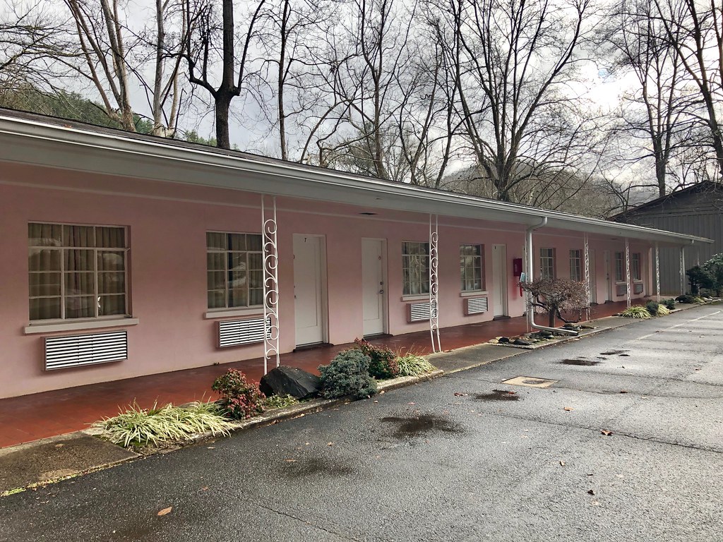 Pink Motel, Cherokee, NC This is the Pink Motel, a landmar… Flickr