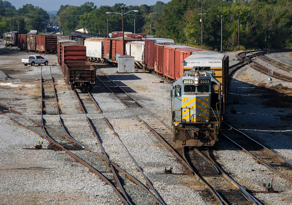 Kicking Around KCS 2023 kicks cars around in the small tra… Flickr