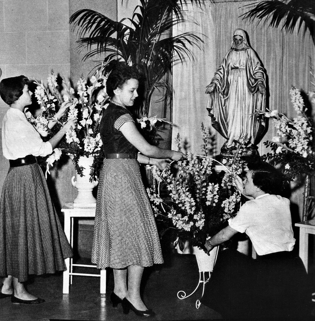 Students decorating Mother Mary statue at McDonnell… Flickr