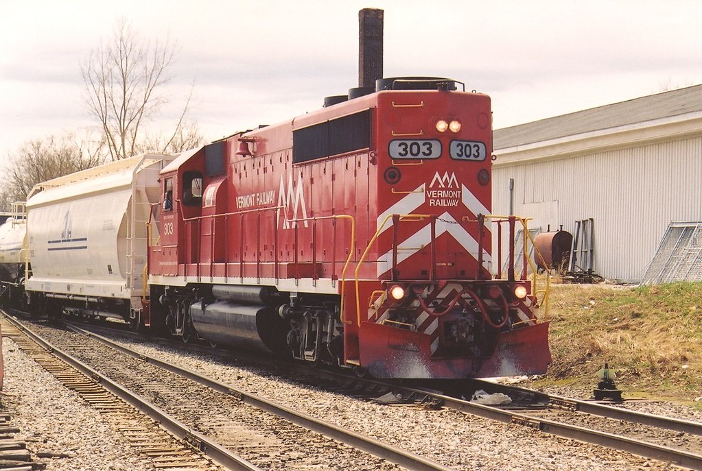 VTR Rutland,VT Local comes into the yard. Apr 23, 2001 Paul Leach