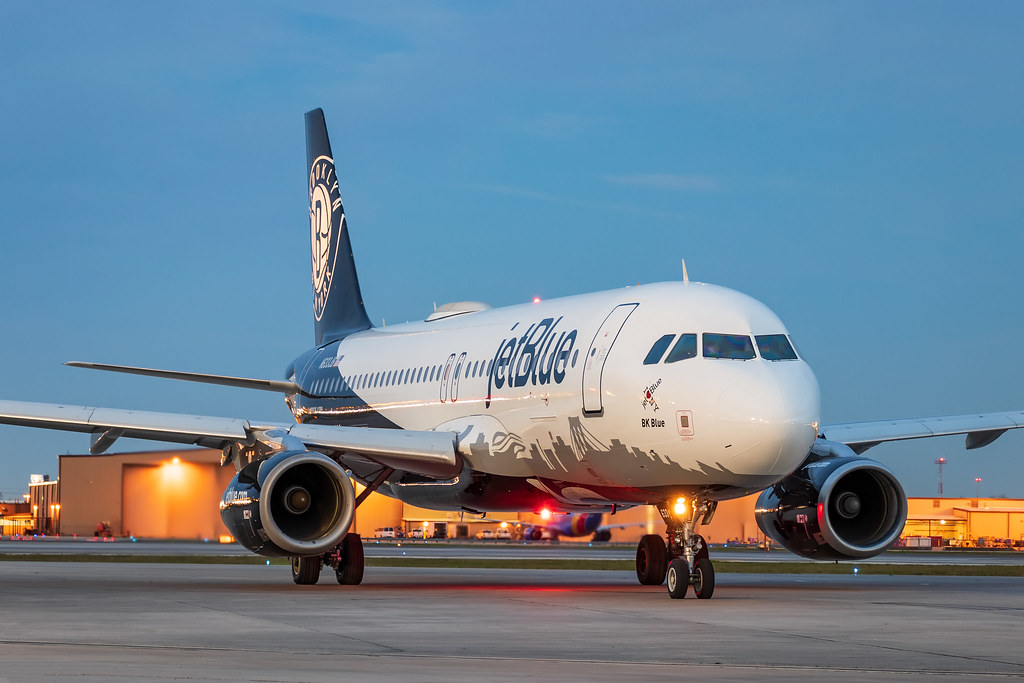 jetBlue's Brooklyn Nets plane at Houston Hobby Airport thi… Flickr