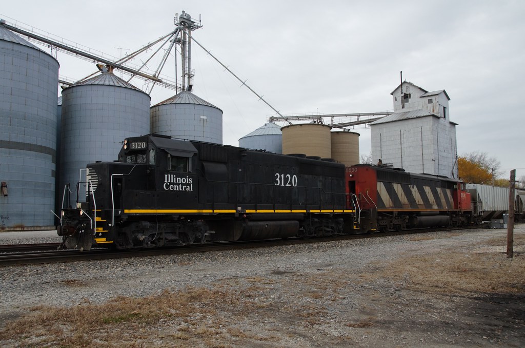 IC 3120 at Gilman, IL An Illinois Central GP40R leads CN 5… Flickr
