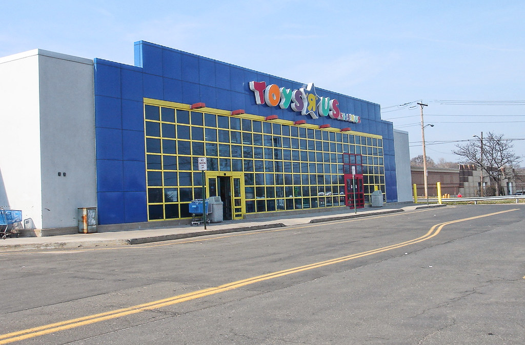 Toys "Я" Us; Hamden, CT in August 2008 A long gone Toys "R… Flickr