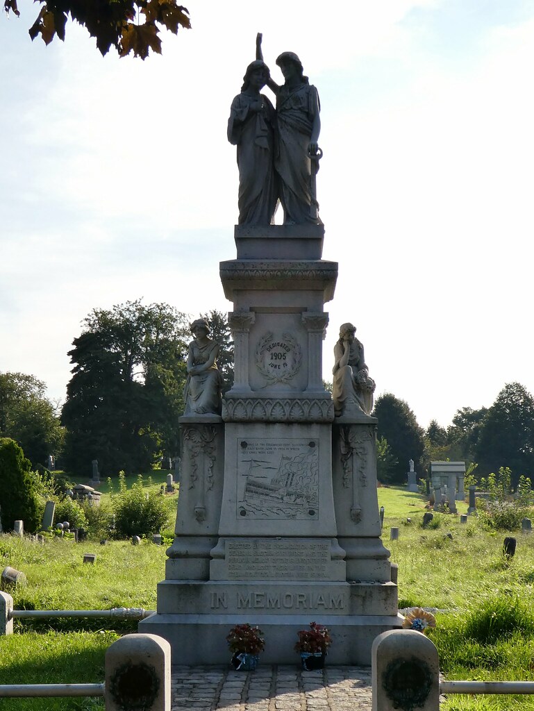 General Slocum Disaster Memorial The memorial to the Gener… Flickr