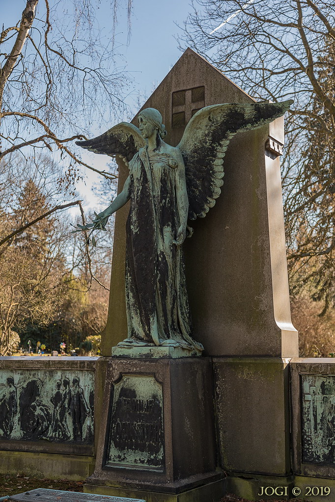 Leipzig, Südfriedhof, GrabStatue JörgPeter Junk Flickr