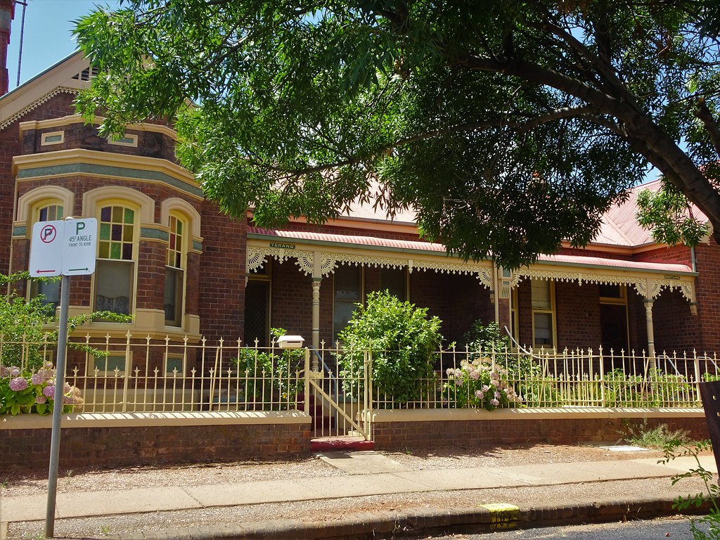Temora. A pair of 1890s detached terrace houses named Mort… Flickr