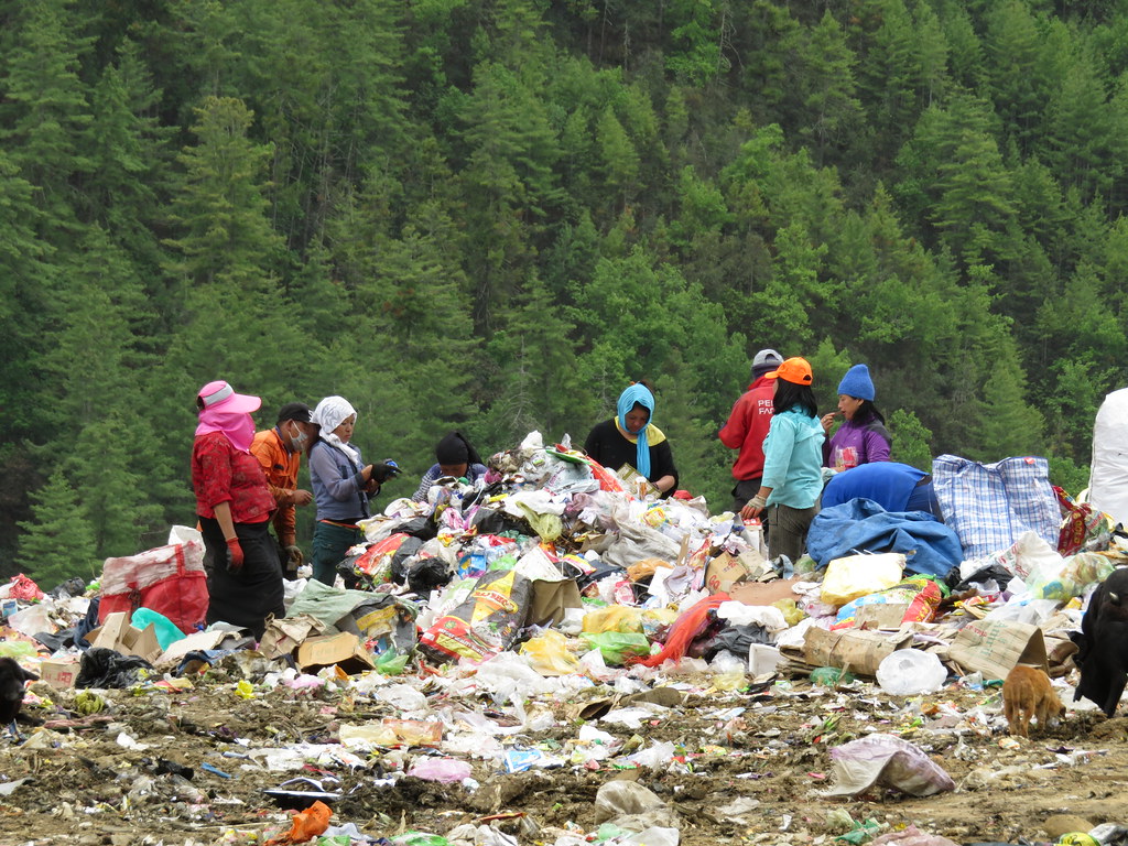 Waste pickers at Memelakha landfill in Thimphu Waste picke… Flickr
