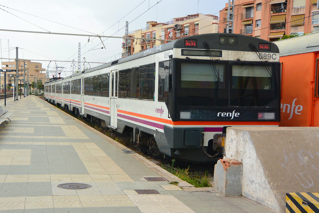 001. Tren "Media Distancia" de Tarragona a Reus. "La serie… Flickr