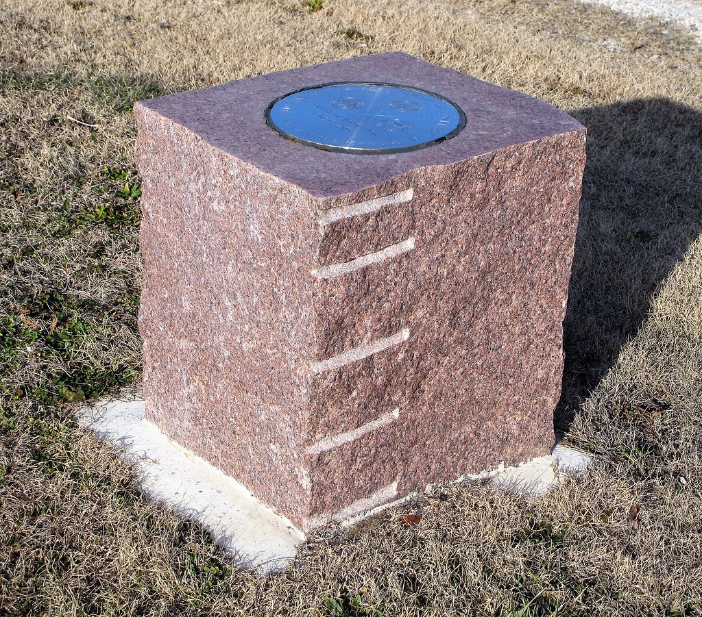 Center of Population monument, Plato (Mo.), 25 December 20… Flickr