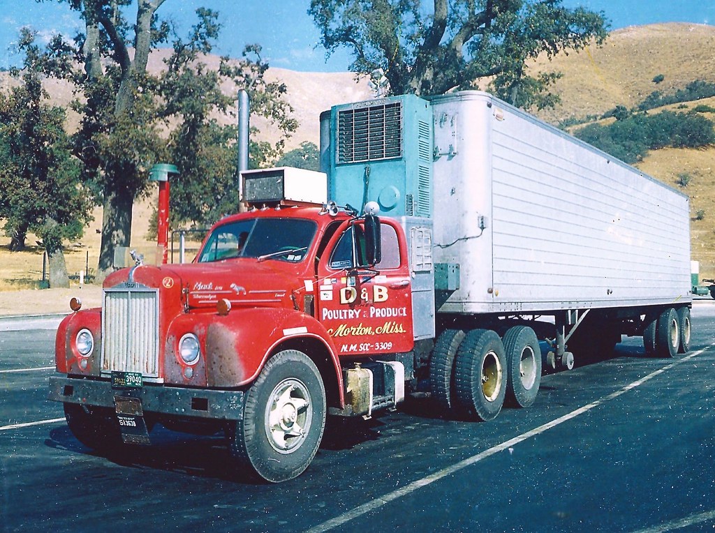 Mack B D&B Produce Eastern style truck in Calif. This mig… Flickr