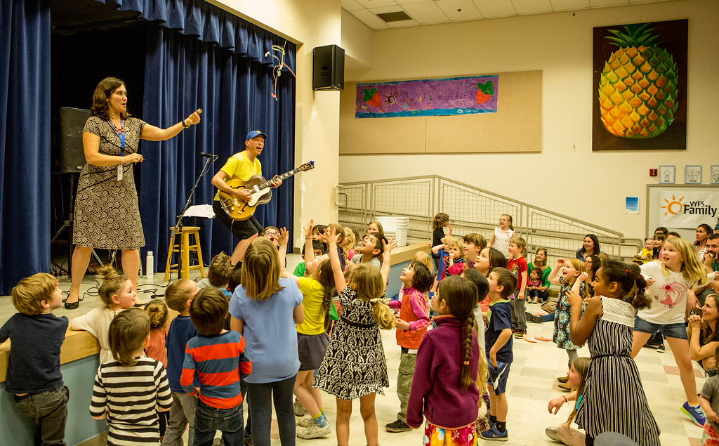 VYFS Caspar Babypants Show Vashon Youth and Family Service… Flickr