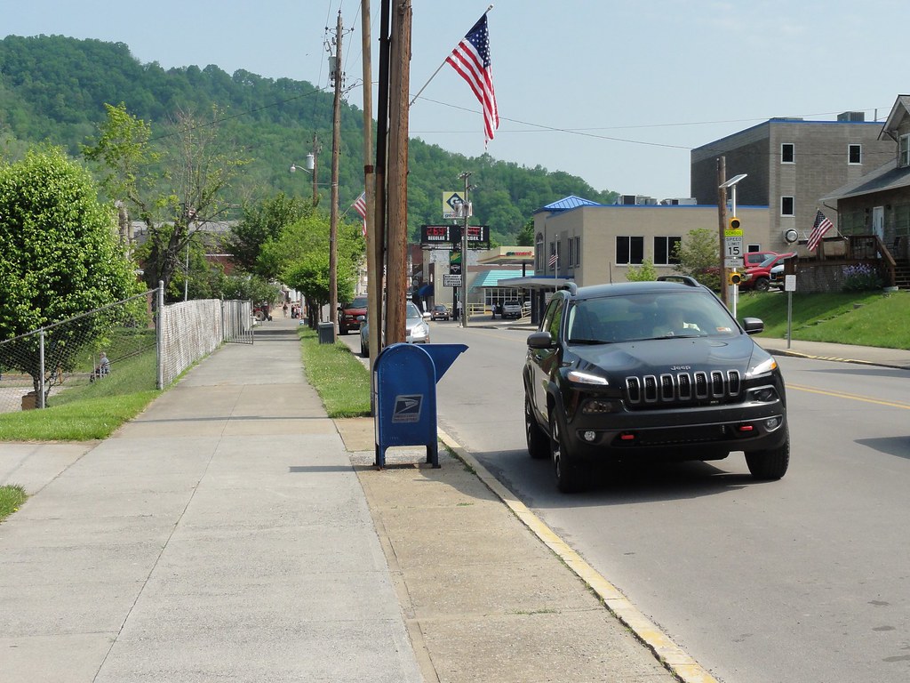 2018 05 14 067 Gassaway, WV Driveby post box, Elk Street.… Flickr