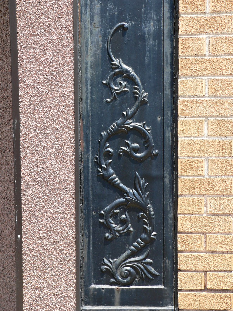 1204 Public Square, Benton, Illinois This cast iron column… Flickr