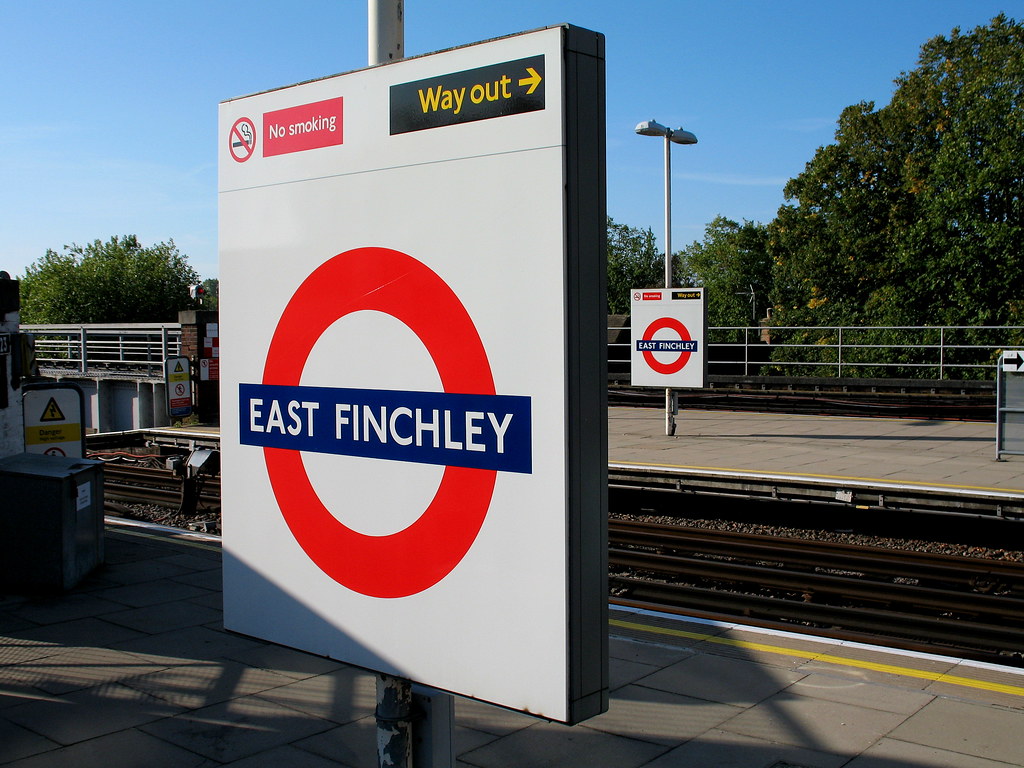 East Finchley Tube Station, 080906 David Jones 大卫 琼斯 Flickr