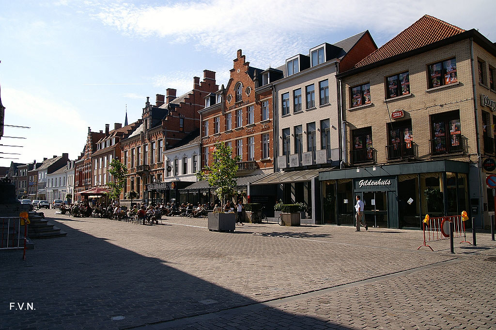 Grote Markt, Herentals De westzijde van de Grote Markt in … Flickr