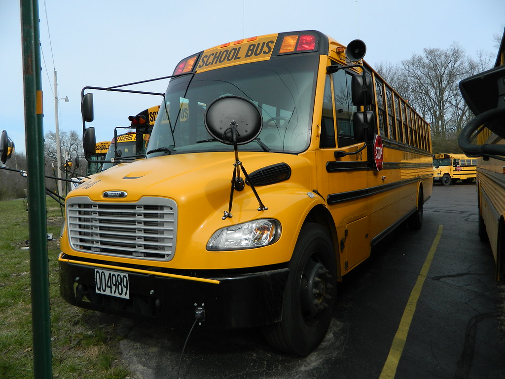 Zane Trace Local School District 1018 (2) Bus lot Chill… Flickr