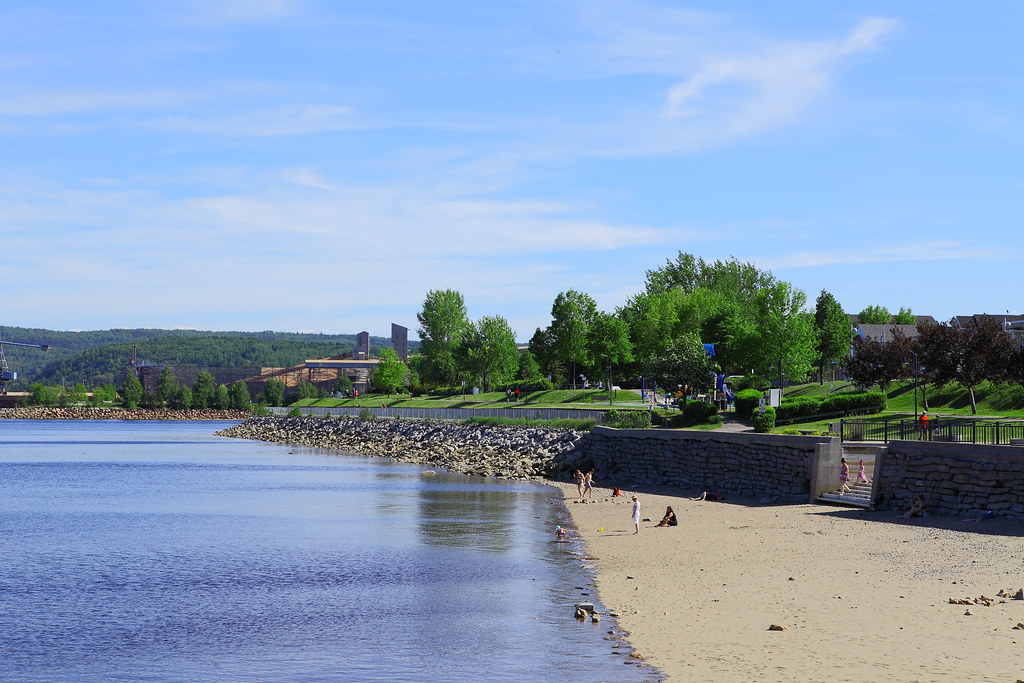 Petite plage à Ville de la Baie au Saguenay ! Yves Courtemanche Flickr