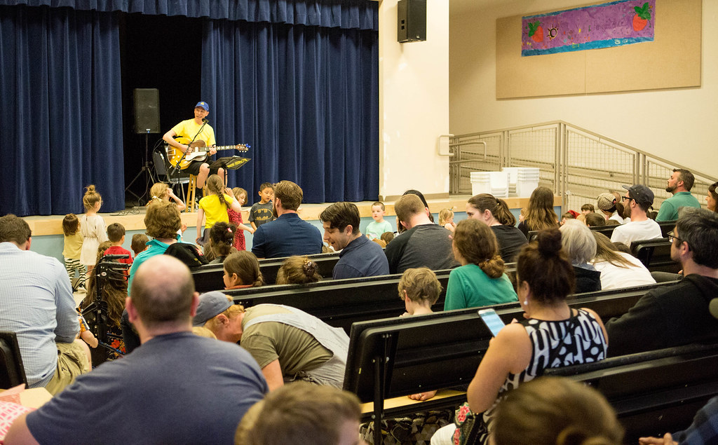 VYFS Caspar Babypants Show Vashon Youth and Family Service… Flickr
