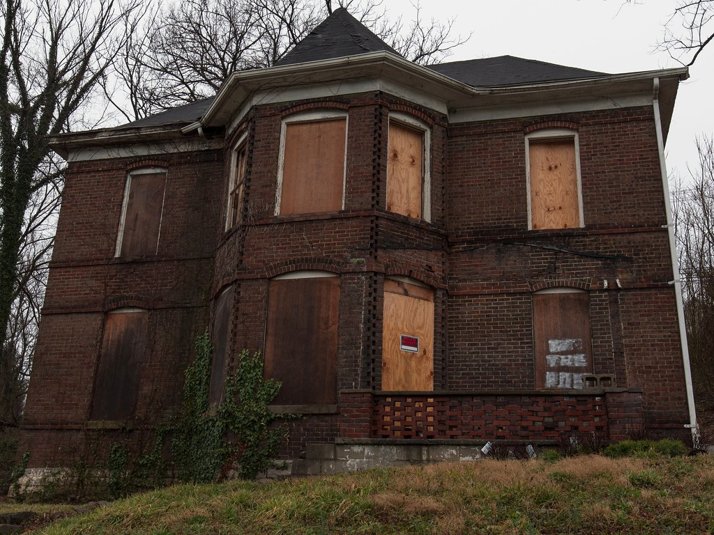 Abandoned house in Somerset, Kentucky Anthony Flickr