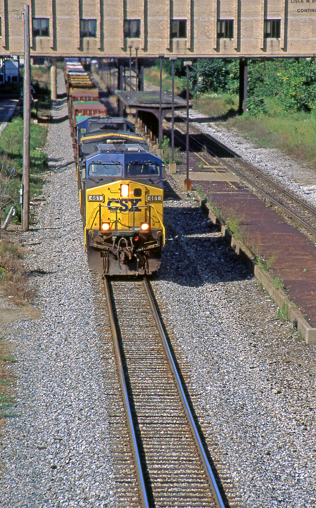 CSX Q137 in Downtown Akron Westbound CSX container train Q… Flickr