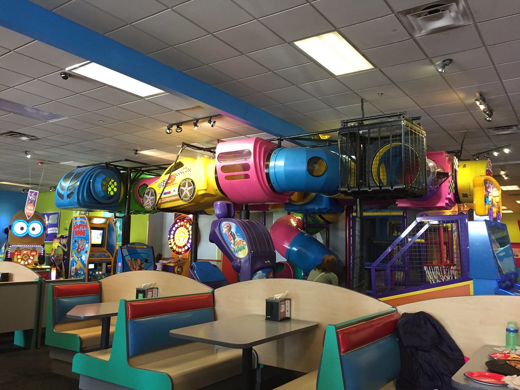 Chuck E. Cheese's interior Chuck E. Cheese's 56 (13,850 s… Flickr