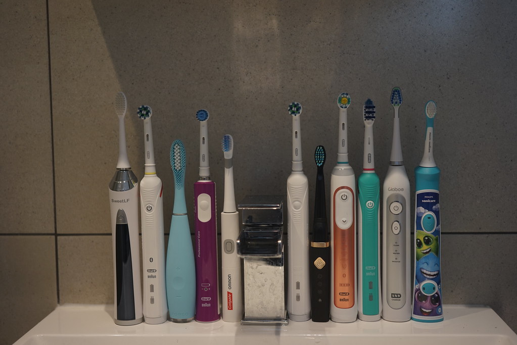 Stock_Images_Electric_Toothbrush Hands On Image of Electri… Flickr
