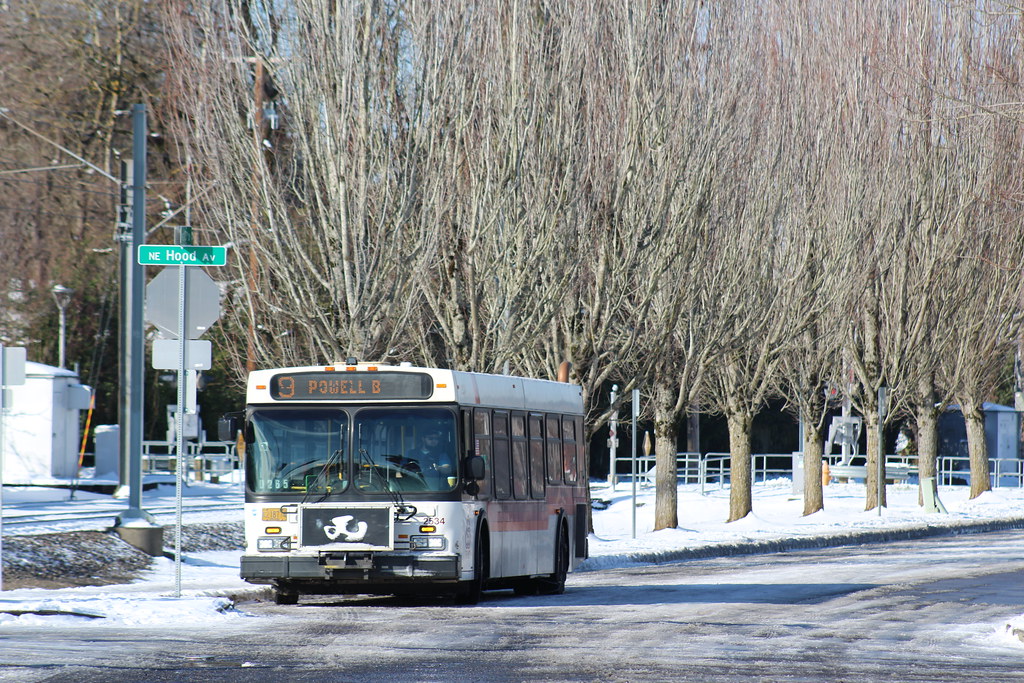 TriMet 1998 New Flyer D40LF 2265 Route 20, Gresham Transi… Flickr