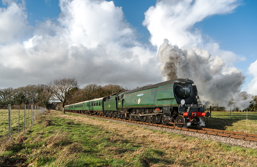 Holme Lane An ideal angle to show of the unmistakable line… Flickr
