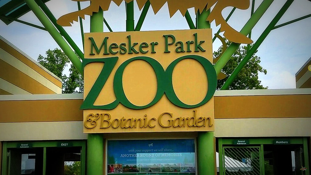 Mesker Park Zoo Evansville 16 minutes drive to the west of… Flickr