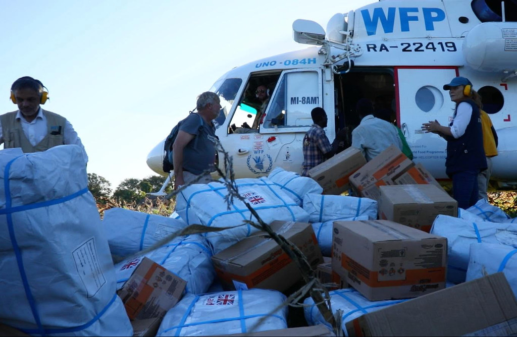 Delivering WFP food and UK aid in Goonda, Mozambique, 24 M… Flickr