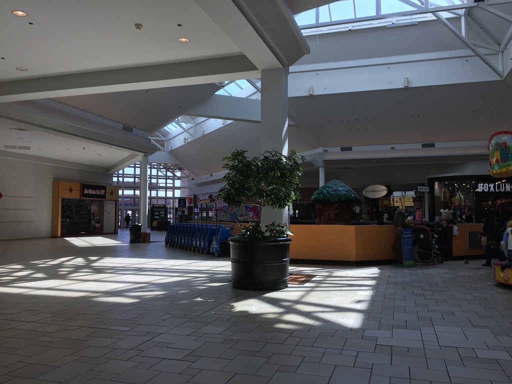 Chesterfield Towne Center interior Chesterfield Towne Cent… Flickr