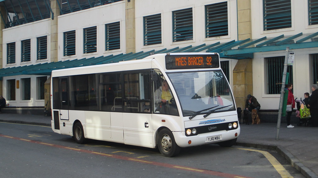 Gwynfor Coaches Optare Solo YJ10 MBU Caernarfon Bus Stat… Flickr
