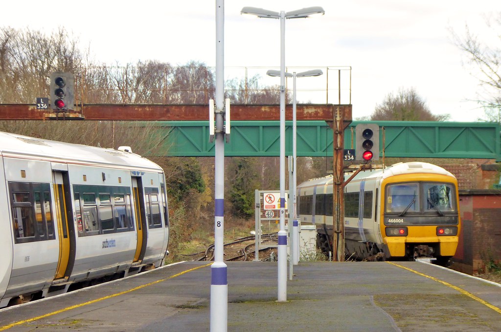 466004 and 376036 at Bromley North With Orpington full 376… Flickr