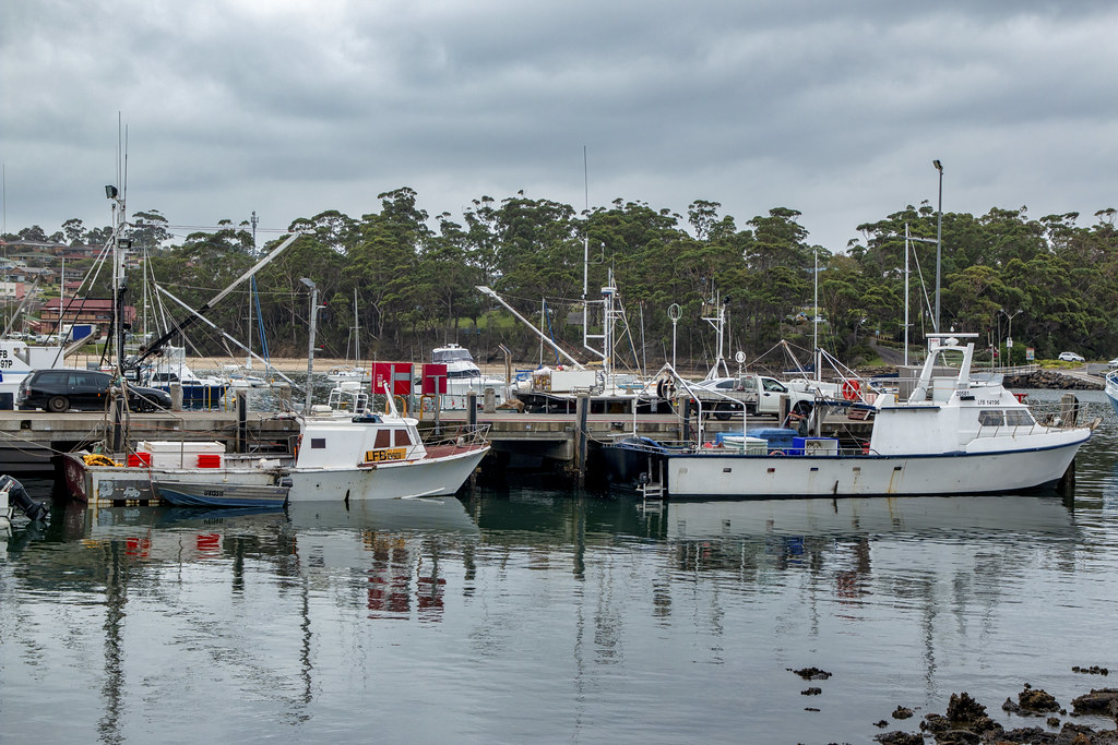 Fishing boats, Ulladulla Harbour, AU Batemans Bay is a tow… Flickr