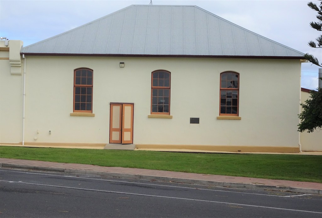 Robe. The old Institute erected in 1868 at a cost of over … Flickr