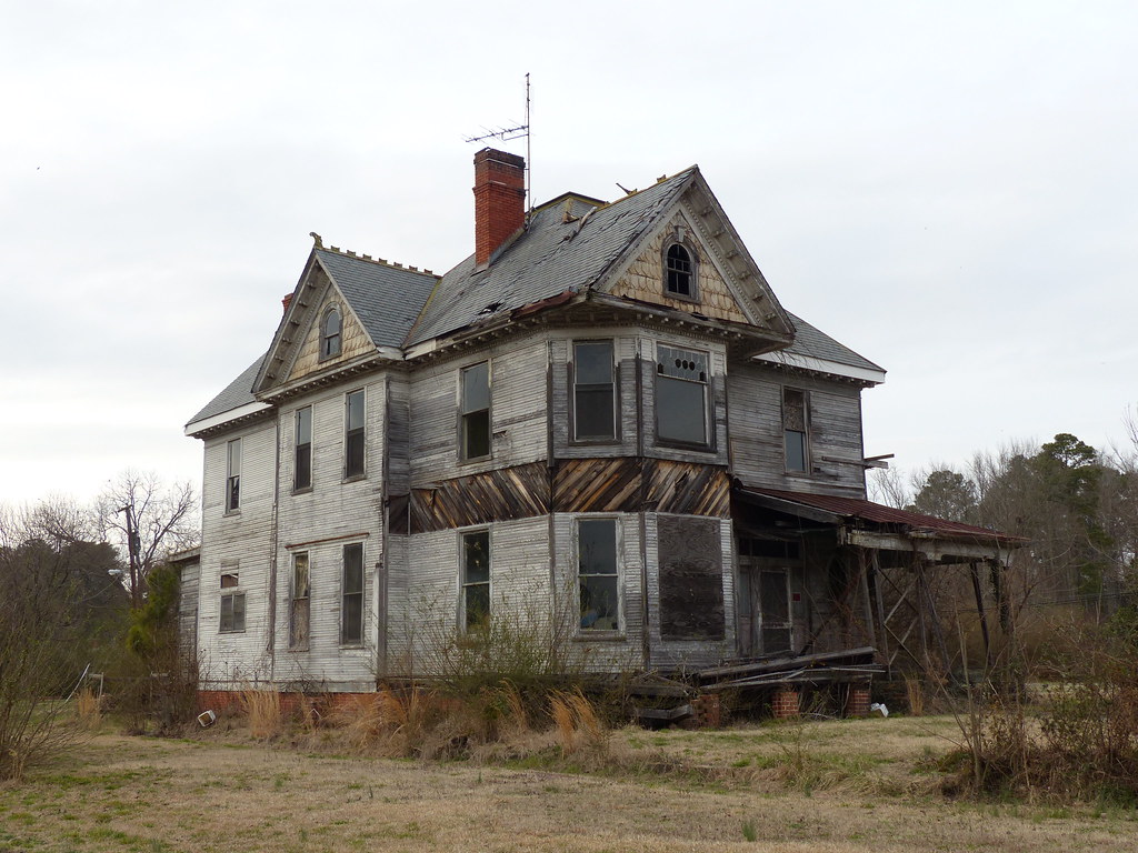 old house / funeral home in Jarratt, Virginia Kipp Teague Flickr