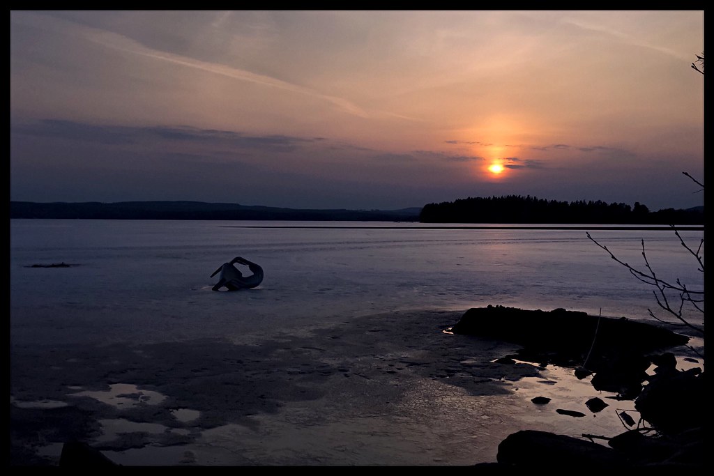Red Sunset by Lake Varpan Österå, Falun. PerDavid Nygren Flickr