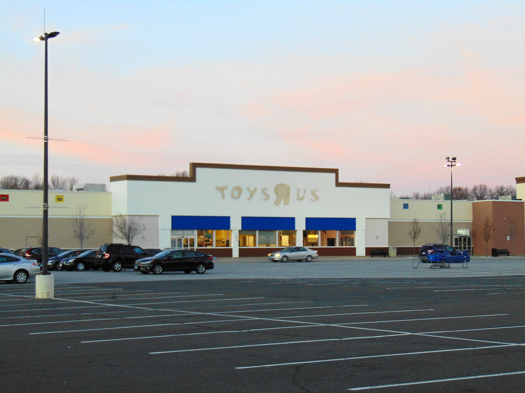 Vacant Toys "R" US (Manchester, Connecticut) JJBers Flickr